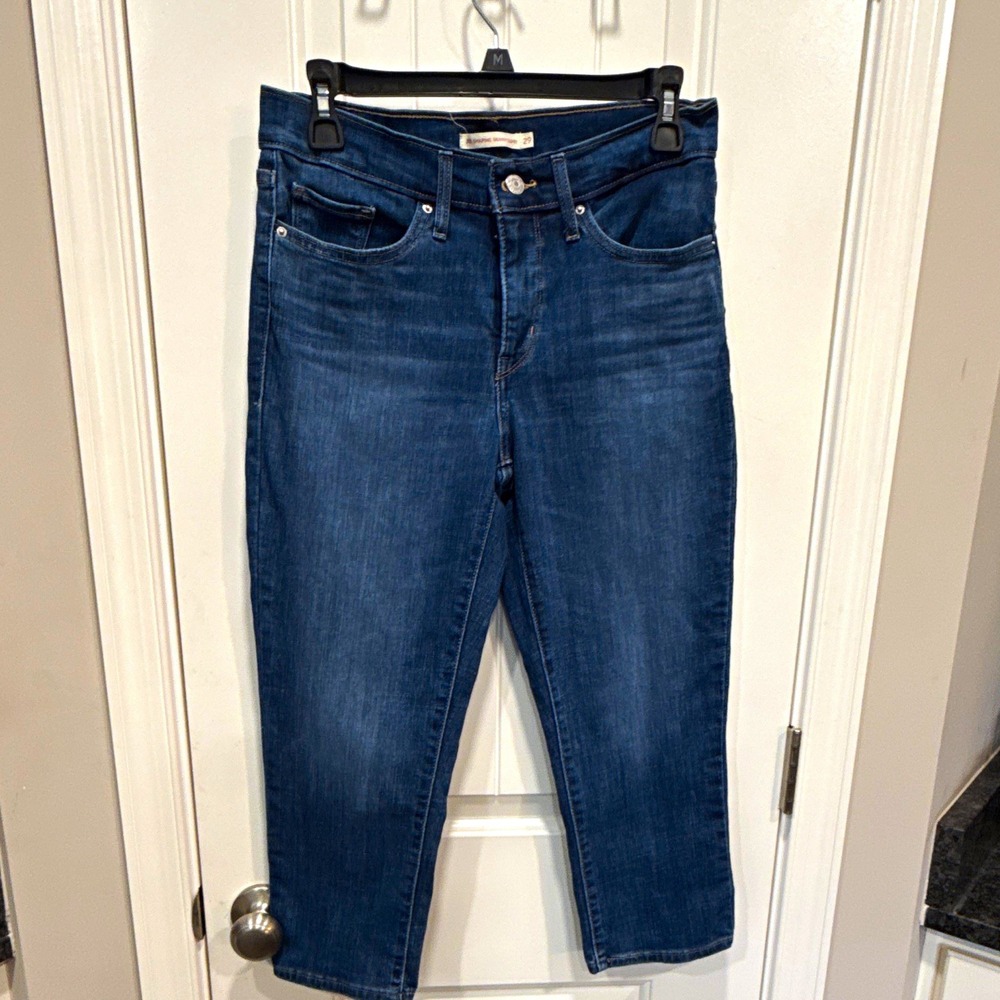 Levi's Women's 311 Shaping Skinny Capri Jeans Blue Medium Wash Denim Mid-Rise